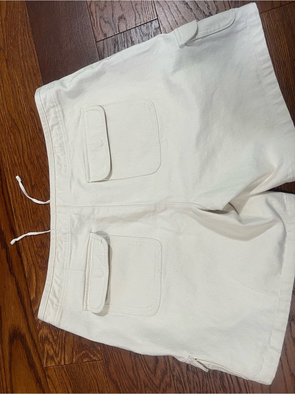 Women's Canvas Cargo Shorts in Off-White